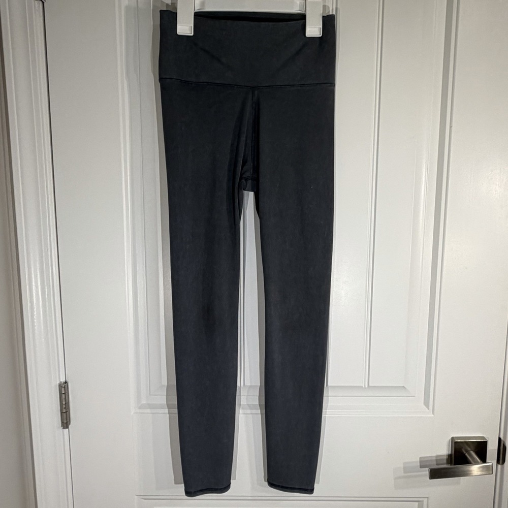 VUORI Women's Washed Studio Legging Size S In Washed Charcoal Style VW472